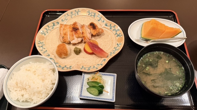 ワノフ - 料理写真:鶏肉の塩焼きとデザート