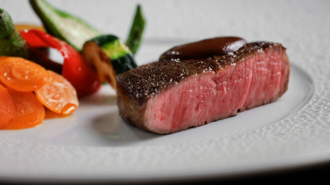 ホテルグランバッハ熱海クレッシェンド - 料理写真:【2025秋・ディナーメニュー】メイン：愛鷹牛フィレのロースト 北山農園の野菜とソースモレ