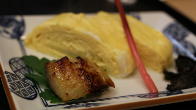 貴久政 - 料理写真:焼きたてのだし巻きに銀ダラの西京味噌付け。ふっくら銀ダラに、これまたふっくらだし巻き。京都の味ですね。