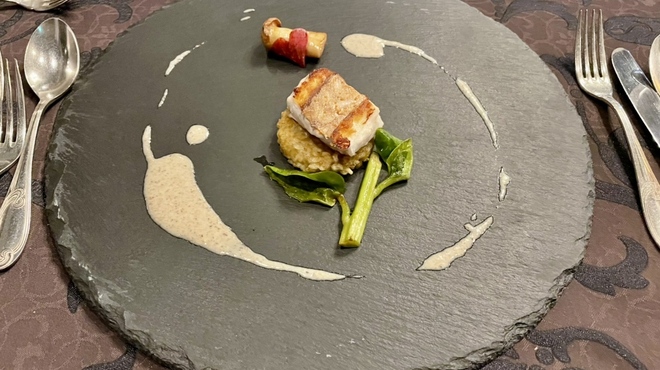 リストランテ天空 - 料理写真:境港産「ヒラメ」の鉄板焼き、トリュフのクリームソース添え（トリュフって美味しいんだ…と、しみじみ感じました）