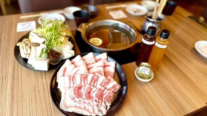 しゃぶしゃぶ我那覇 - メイン写真: