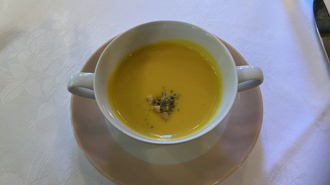 中禅寺金谷ホテル - 料理写真:カボチャのポタージュ