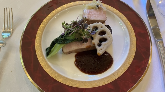 中禅寺金谷ホテル - 料理写真:豚のロースト ソースと絡めると美味しさアップです