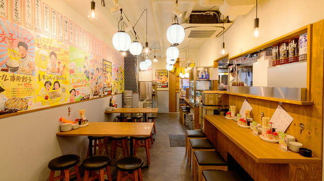 餃子のネオ大衆酒場 ニューカムラ - メイン写真: