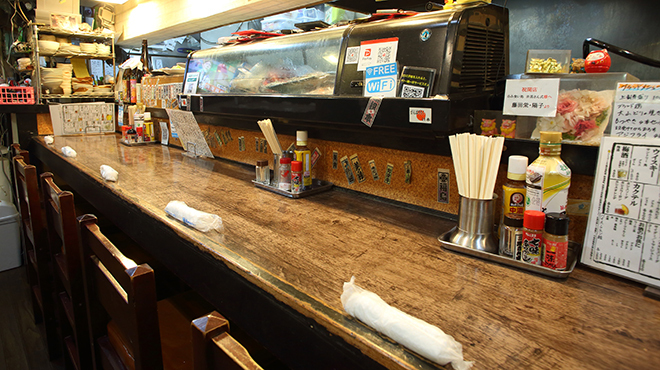 呑み喰い処 黒さん - 内観写真:カウンター席
