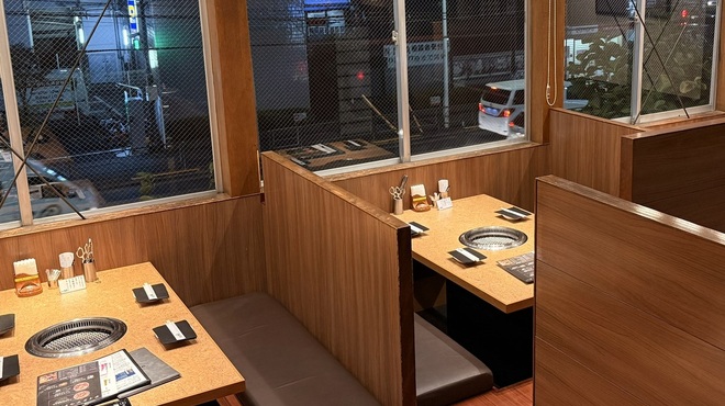 焼肉すみ屋 - 内観写真:ｽｶｲﾂﾘｰが見える2F半個室の窓際のお席です。(7名様までOK！)