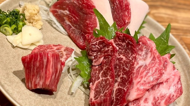 日本のお酒と馬肉料理 うまえびす - メイン写真: