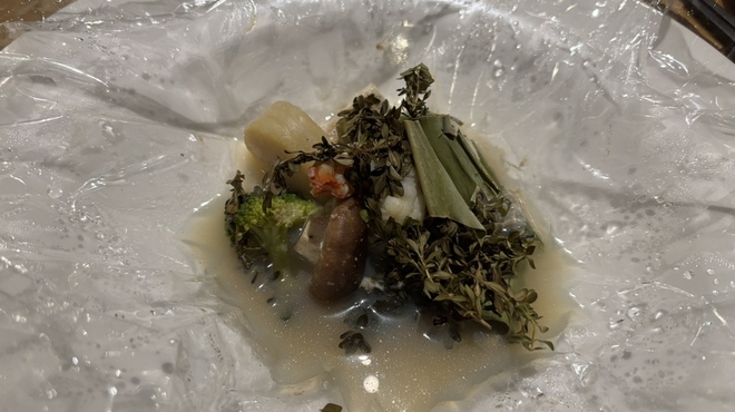 ダイニングルーム バイ ザ ビワコ セトレ マリーナびわ湖 - 料理写真:清秋の香、魚介の香草焼き、謎な味わいでし種(･･;)