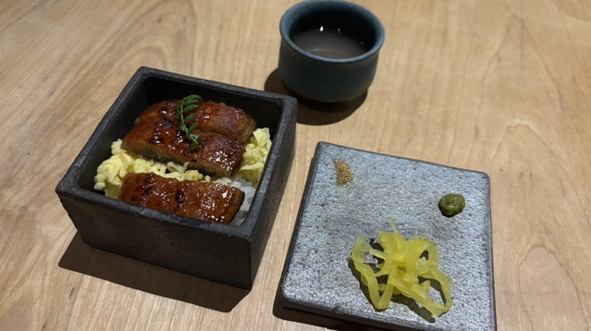 ダイニングルーム バイ ザ ビワコ - 料理写真:ご飯モノの香疾、鰻重が出てくるなんてΣ（ﾟдﾟlll）