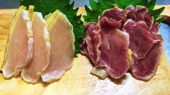 焼鶏処 ゑぼし - 料理写真:親鶏のもも肉＆むね肉のタタキ