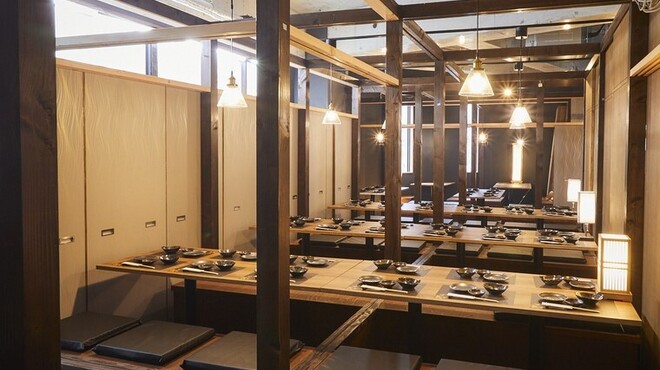 炉端海鮮と焼き鳥 完全個室居酒屋 燈火 - メイン写真:
