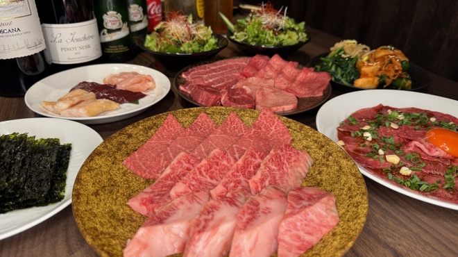 黒毛和牛焼肉 白か黒 - メイン写真: