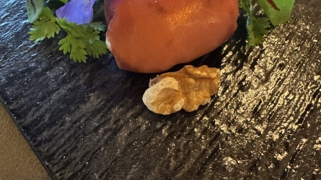 la mura 神戸会下山 - 料理写真:クリームチーズに酒粕、ラムレーズンを生ハムで巻いてあります。芳醇で美味しい！