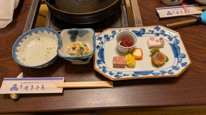 本 せきぐち - 料理写真:左端のお汁何やと思います？