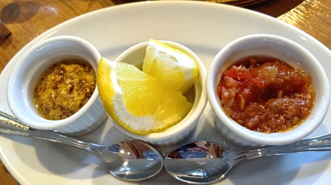 オールデイダイニング カルイザワグリル - 料理写真:マスタード・レモン・酸味のあるトマトベースのディップ