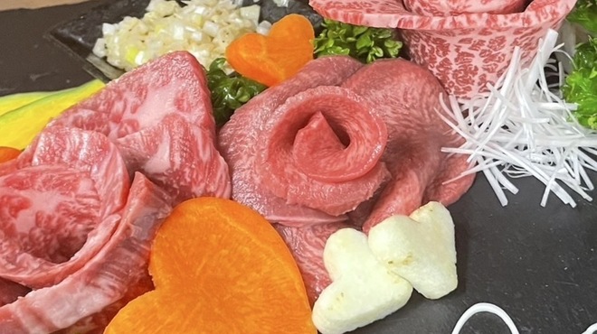 焼肉 いのうえ - 料理写真:「肉ケーキ」で素敵なサプライズを！