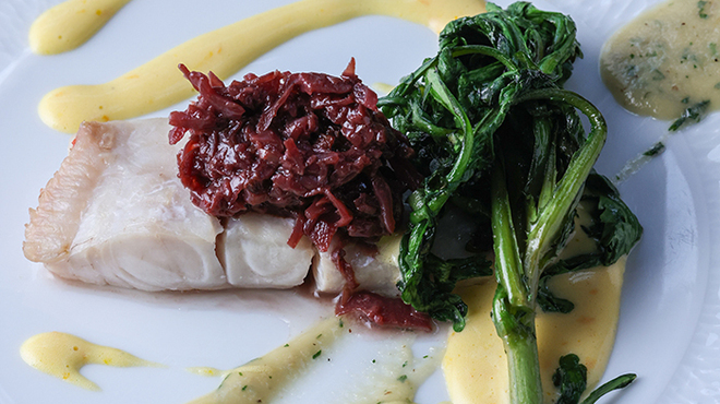 ミクニ伊豆高原 - 料理写真:下田産金目鯛のブレゼ 伊豆産赤キャベツのカシス風味 アーモンドのブールブランとオレンジのサバイヨン