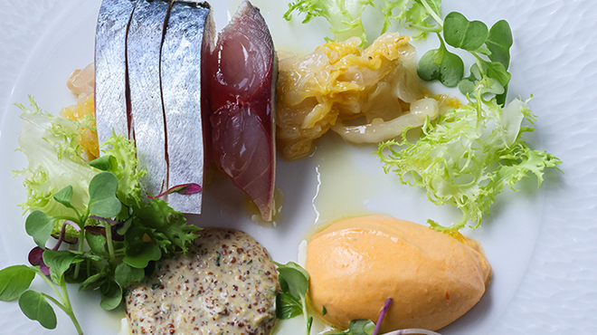 ミクニ伊豆高原 - 料理写真:伊東産真鯖のマリネ 伊豆産ミニ白菜のシュークルート 静岡産赤パプリカのムース ムータルドモー