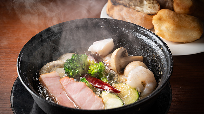 アヒージョ専門店AJILLO - メイン写真: