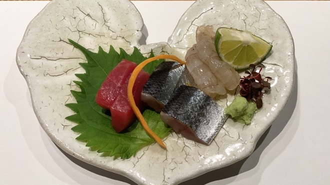 シーズン - 料理写真:本鮪、秋刀魚、しらさえびの昆布締め