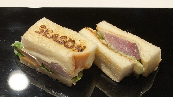 シーズン - 料理写真:鯖サンド