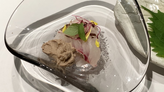 シーズン - 料理写真:天然鯛の薄造り 鯛肝添え