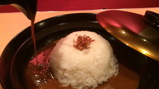 Majikku Ba Marunouchi Juu Ji Marunouchi Burikku Sukuea Ten - 料理写真:大人気カレー！テレビで紹介されました！