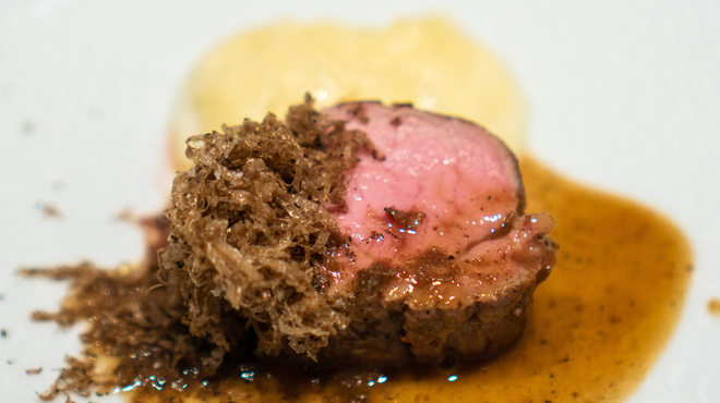 パトゥ - 料理写真:ブルターニュ産子牛フィレのロースト じゃがいものピュレ サマートリュフ