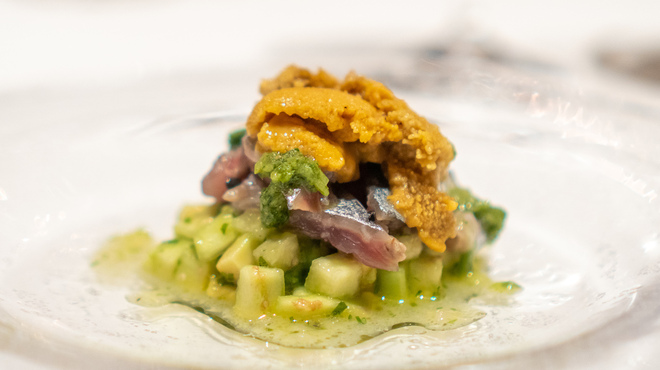 パトゥ - 料理写真:根室産さんまとムラサキウニ 佐助なすとアボカド チミチュリソース