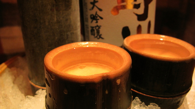 Isuto Buru Gouwan - 料理写真:きんきんに冷えた竹酒で日本酒をどうぞ！！