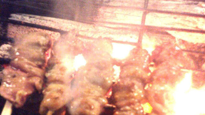 鶏割烹 まことや - 料理写真:備長炭で焼き上げる焼き鳥
