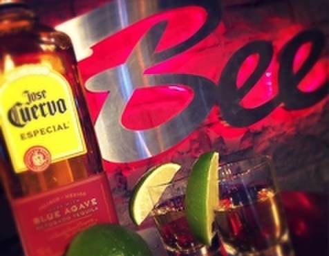 ダイニングダーツバーBee - メイン写真: