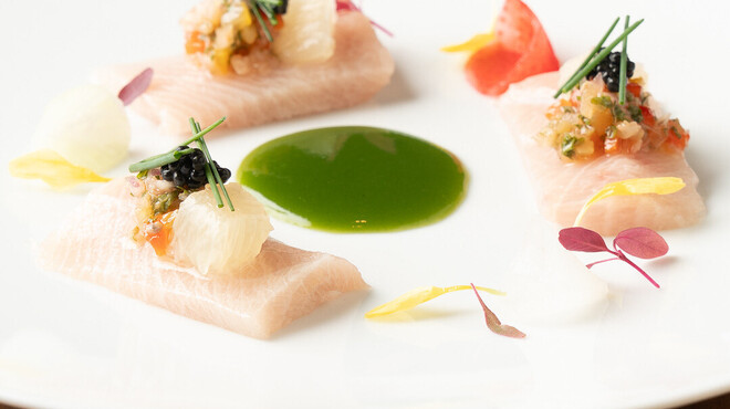 エ・オ ベルナール・ロワゾー・スィニャテュール - 料理写真:ブリのマリネ