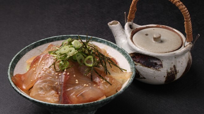 炭火と串焼きと肴 原価酒場 イロ鶏ドリ - メイン写真: