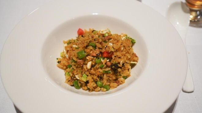 中国飯店 琥珀宮 - 料理写真:ひき肉とインゲン豆、塩漬けオリーブ葉の炒飯