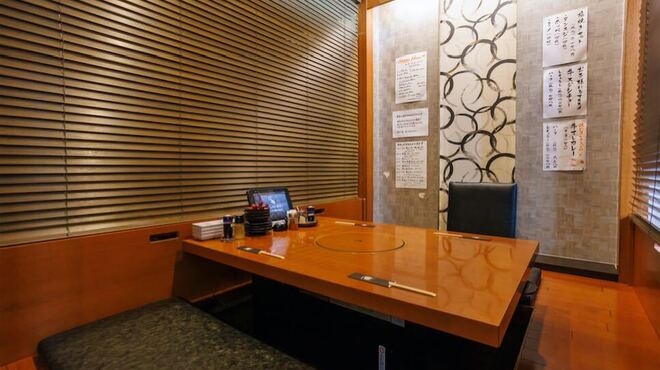 焼肉・もつ鍋 五臓六腑 - メイン写真: