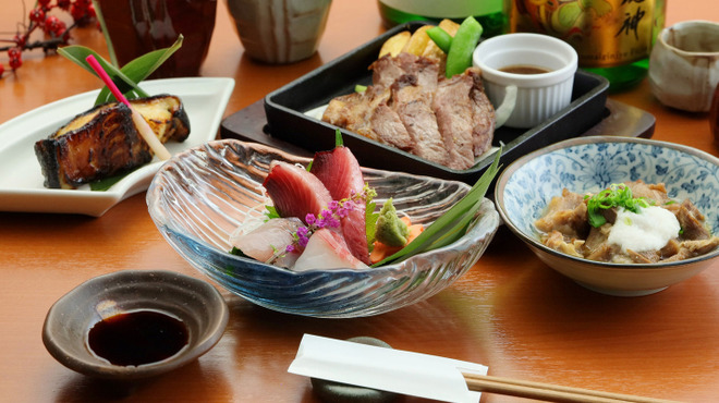 Ishikawa no Umaimon to Jizake Kagaribi Komatsu Ekimae Ten