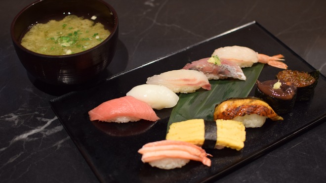 廻転とやま鮨 - 料理写真: