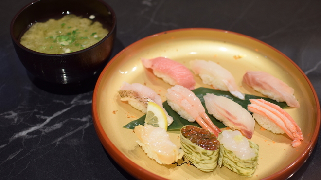 廻転とやま鮨 - 料理写真: