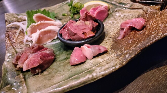 地どり炭火焼 鳥まる - メイン写真: