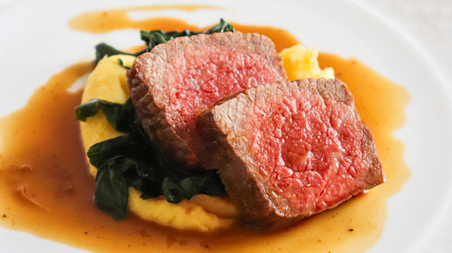 ミクニ伊豆高原 - 料理写真:山形産牛内もも肉のステーキ エシャロットソース 静岡産インカのめざめのフュメ