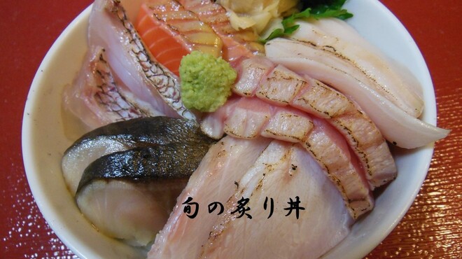 Shiogama Agarain - 料理写真:脂ののった旬の魚貝を軽く炙りました♪　