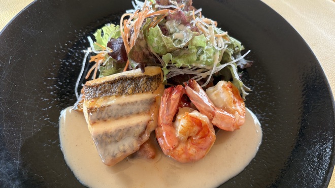 ジラソウ - 料理写真:真鯛と海老のソテー