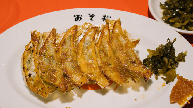 餃子 おそ松 - メイン写真: