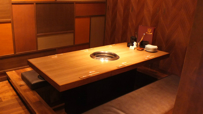 焼肉レストラン ROINS - メイン写真: