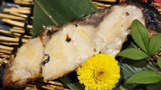 ブランド肉と旬の鮮魚と古酒の店 秀 - メイン写真: