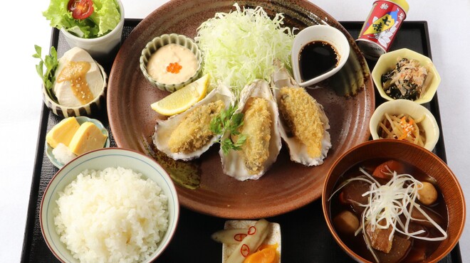 オサカナ喫茶イエローテイル - メイン写真: