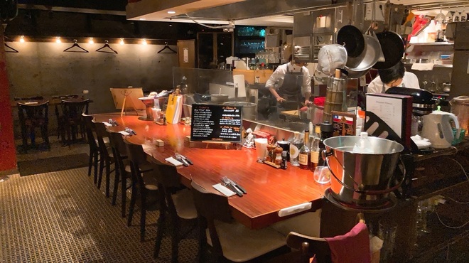 ビストロ カルネジーオ - 内観写真: