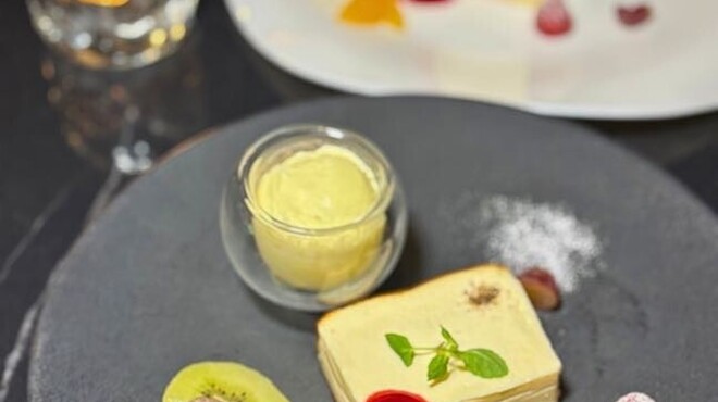 R1 TOKYO Bar&Restaurant - メイン写真: