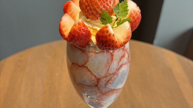 オ・ボルドー・フクオカ - 料理写真:2026いちごパフェ